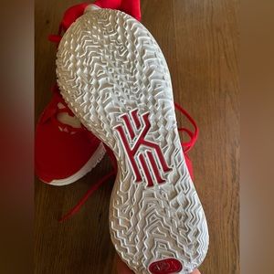 Nike Kyrie Seven sneakers size 9